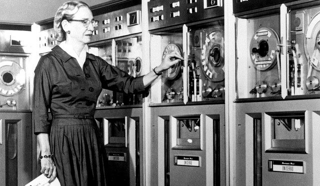 Grace Hopper, conceptrice du langage COBOL.